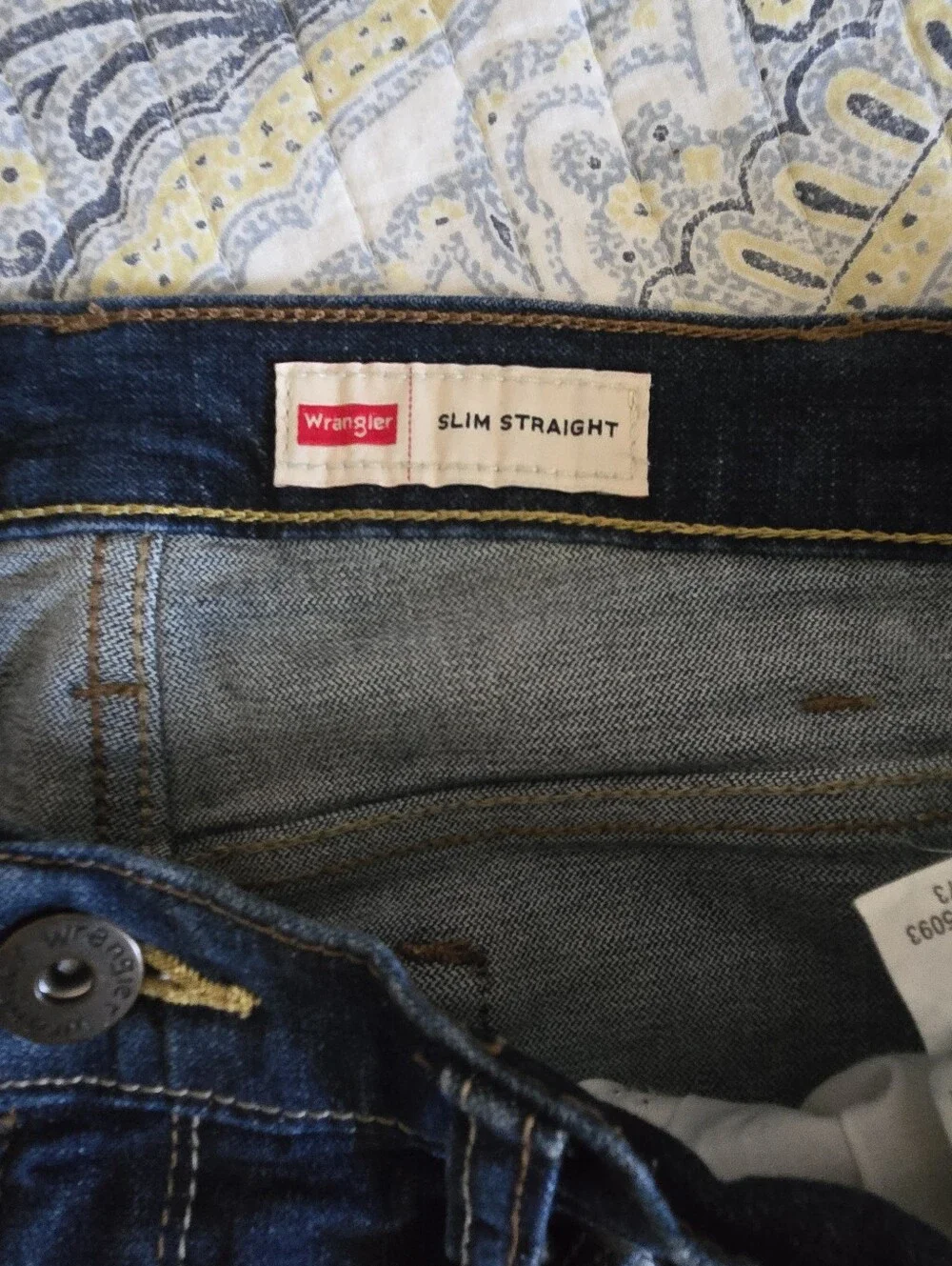 Wrangler Men’s Dark Indigo Relaxed Jeans - Picture 3 of 4